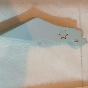 קופסת מזוזה בצורת המפה של ישראל